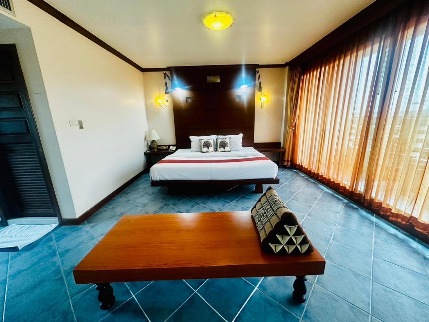 Hua Hin Loft Hotel Bagian luar foto